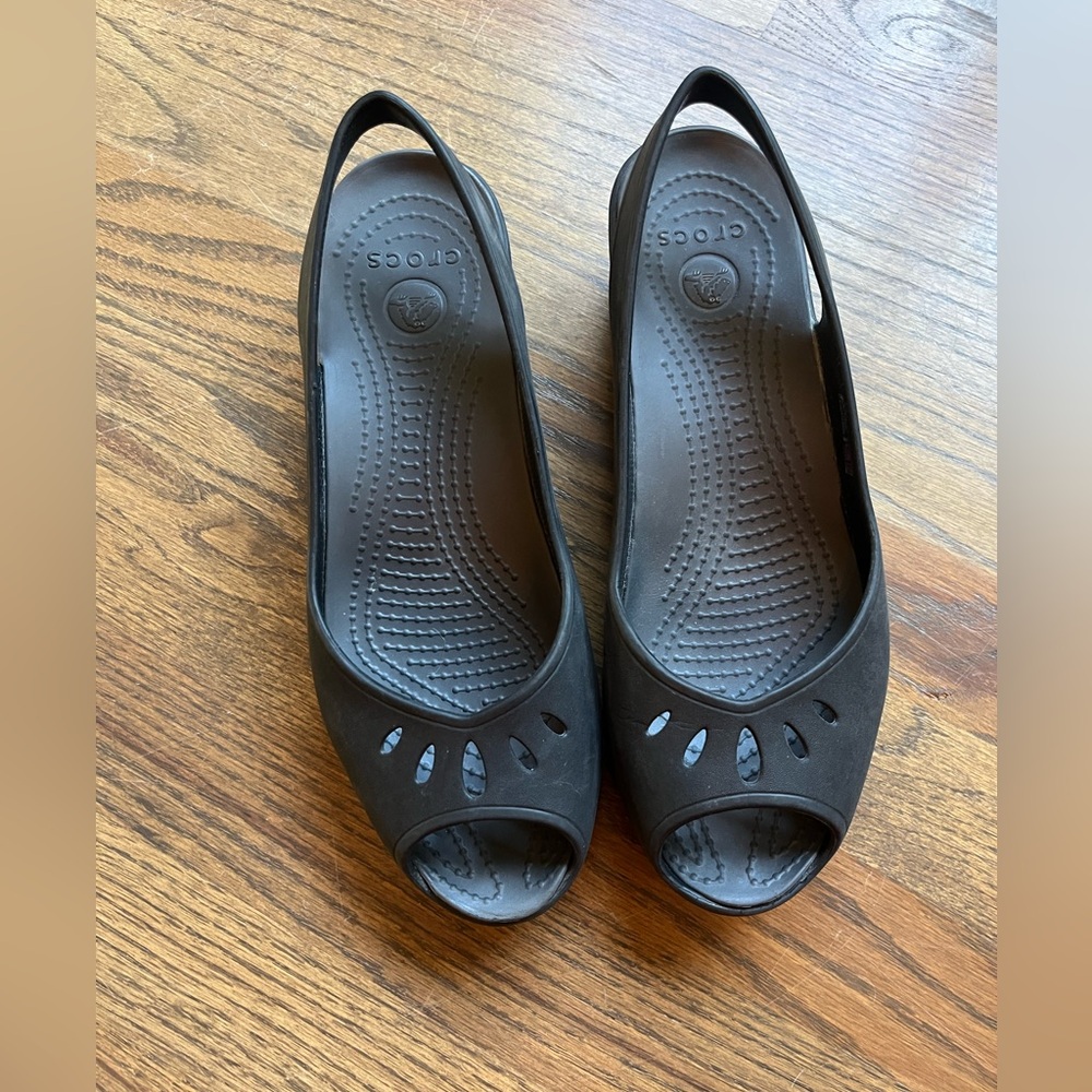 CROCS Women's Black Open Toe sling back sandal.  Size 9 beach vaca  pool travel